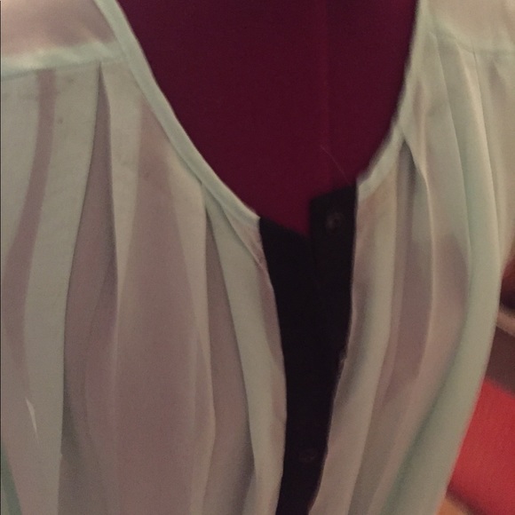 Sheer pale green blouse size medium - Picture 6 of 6